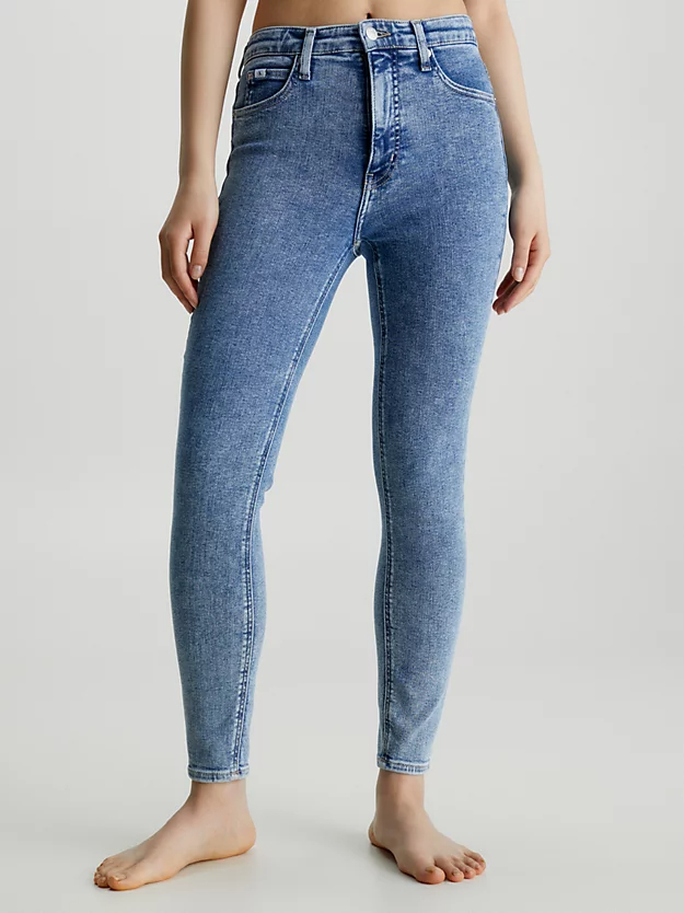 Womens ankle jeans have become a wardrobe staple for fashion-conscious individuals seeking a versatile and