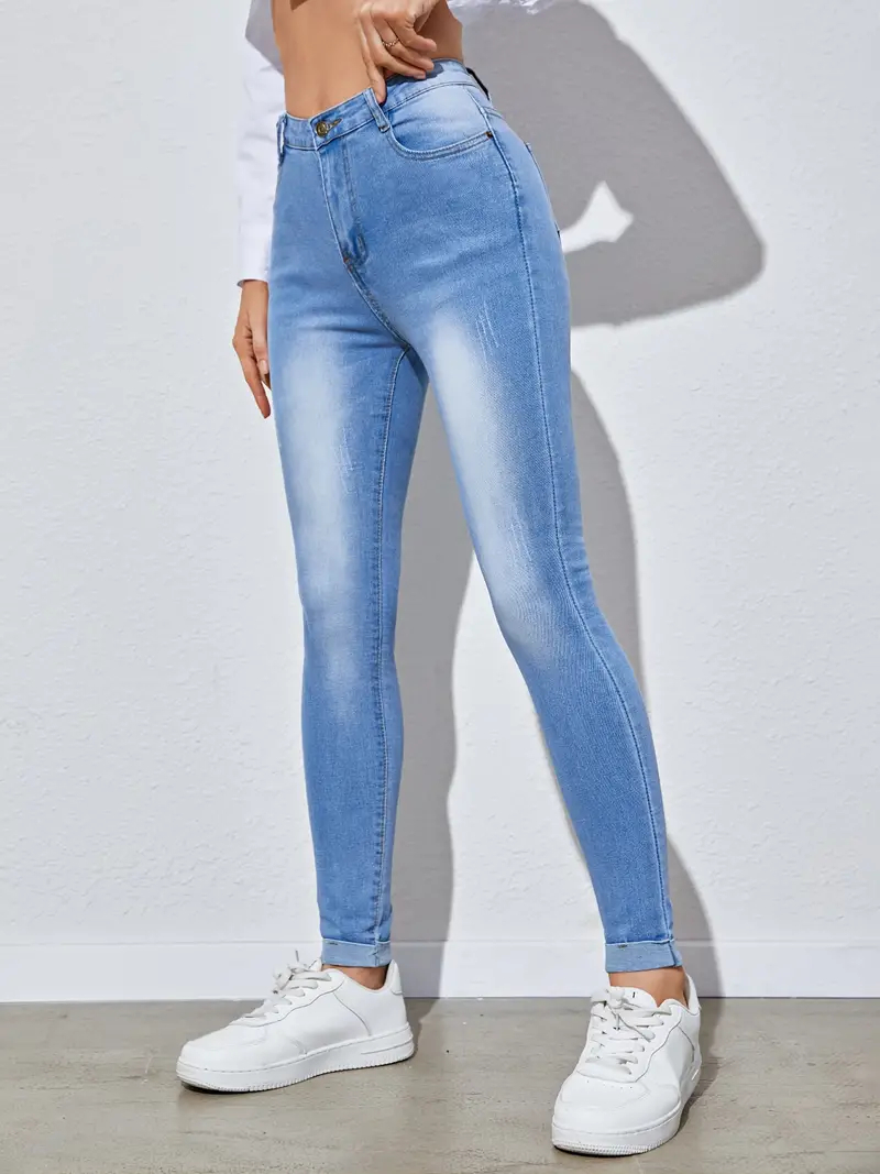 Tight roll jeans, also known as cuffing or rolling up jeans at the hem, there are various ways to create chic and