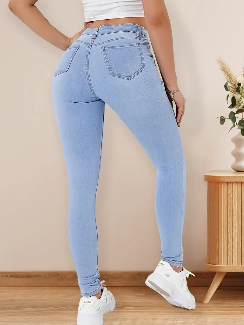 Tight roll jeans, also known as cuffing or rolling up jeans at the hem, there are various ways to create chic and