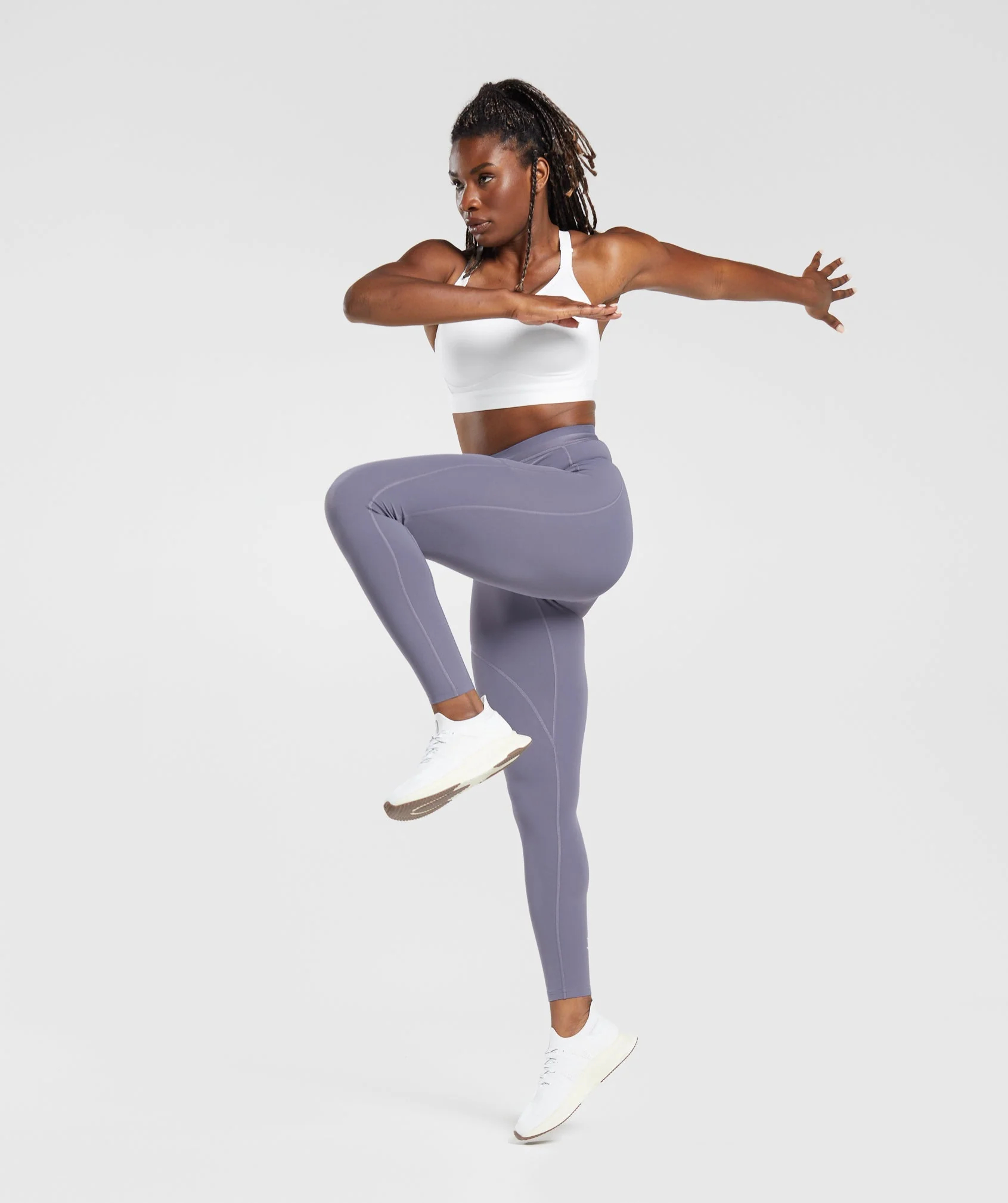 Sports leggings for women have become a staple in activewear, offering comfort, support, and style for various physical activities.