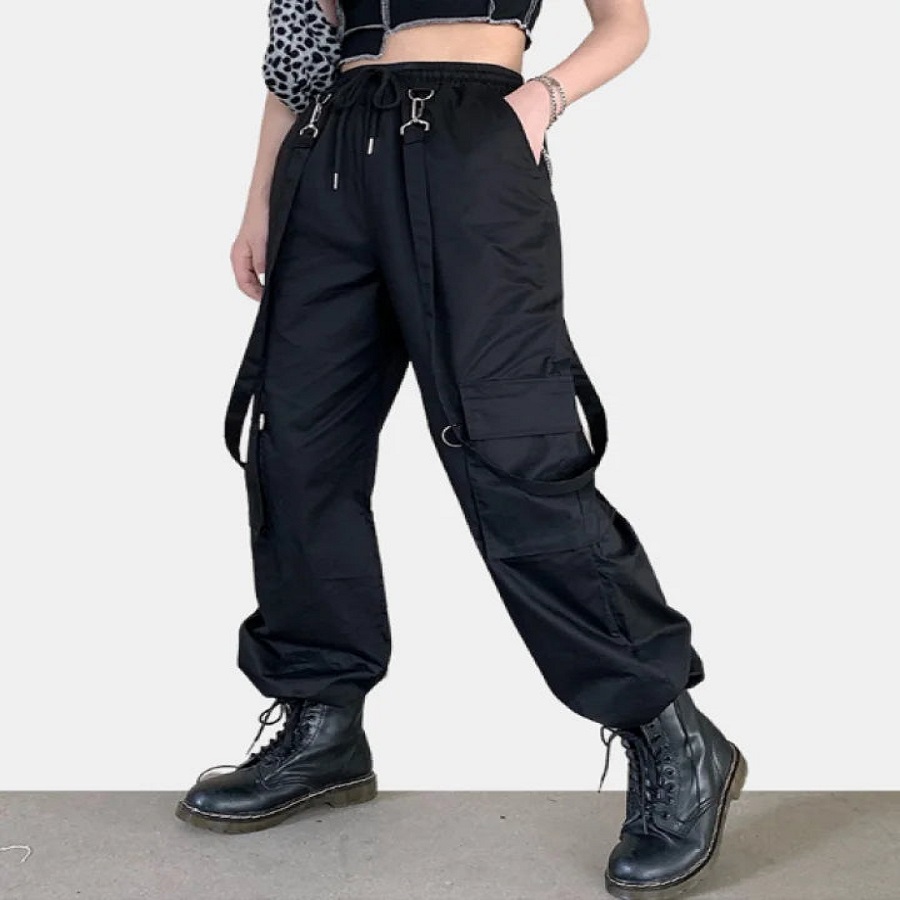 wear with cargo pants woman